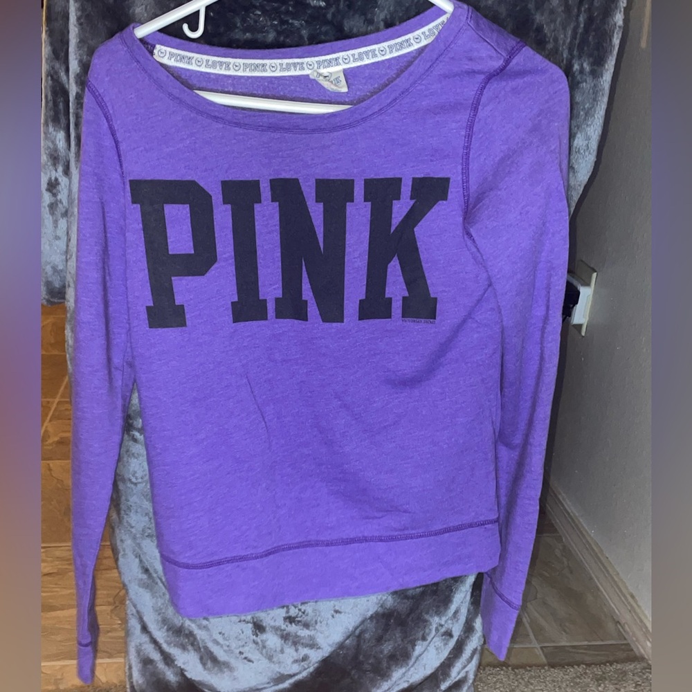 X-SMALL | PINK | Wide Neck Purple Logo Shirt
